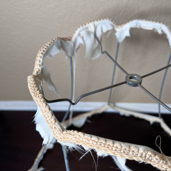 Vintage 1960's Midcentury Skeleton Lamp Shade Wire Armature, Frame, Scalloped - Picture 4 of 5